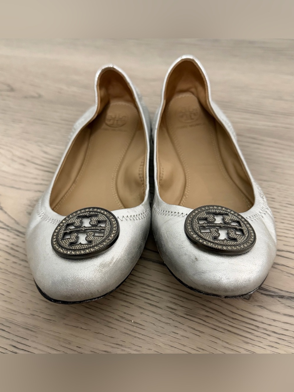 Tory Burch Liana Ballet Flats Silver Leather Metallic Crystal Medallion-7.5 EUC